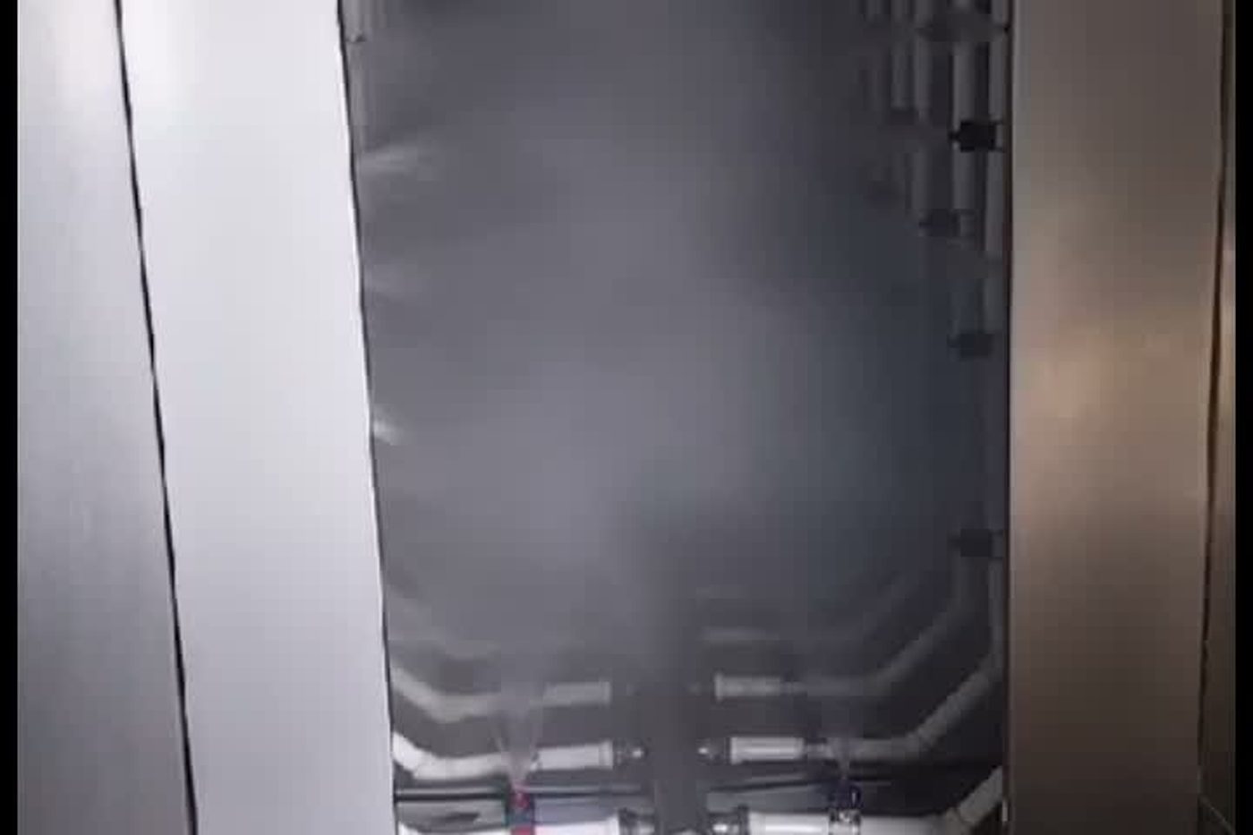 Tunnel washer during spraying